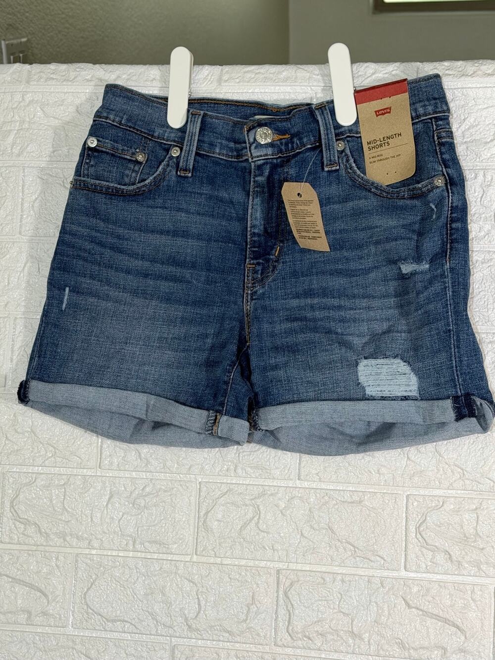 Levi’s Women’s Mid-Length Denim Shorts Size 26 Distressed Cuffed NWT